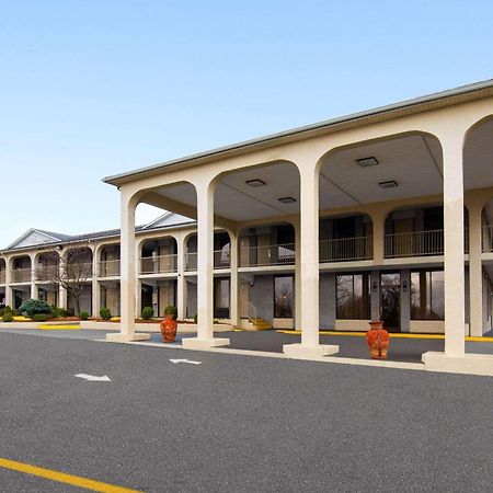 Days Inn By Wyndham Columbia Kentucky Dış mekan fotoğraf