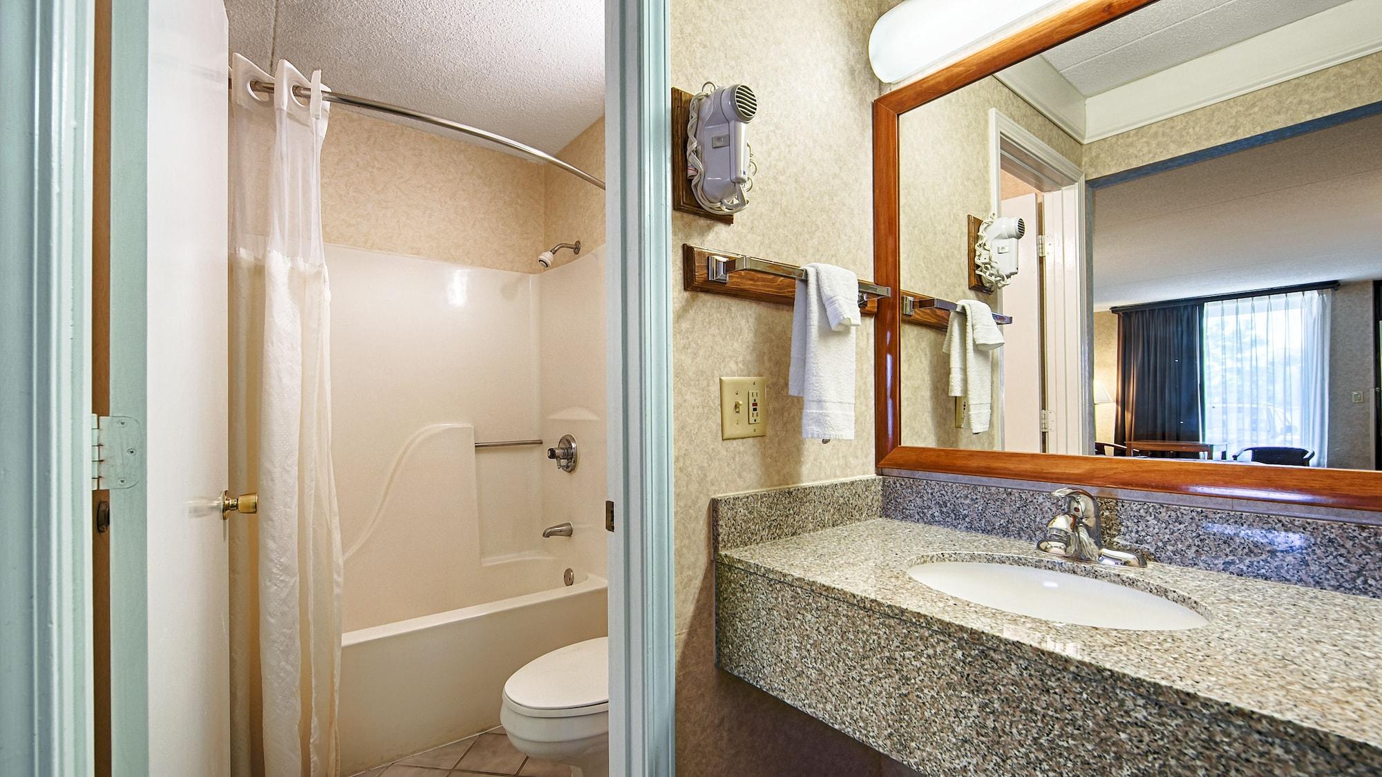 Days Inn By Wyndham Columbia Kentucky Dış mekan fotoğraf