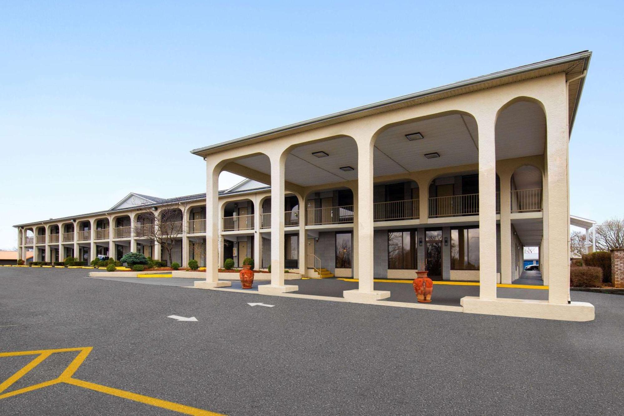 Days Inn By Wyndham Columbia Kentucky Dış mekan fotoğraf
