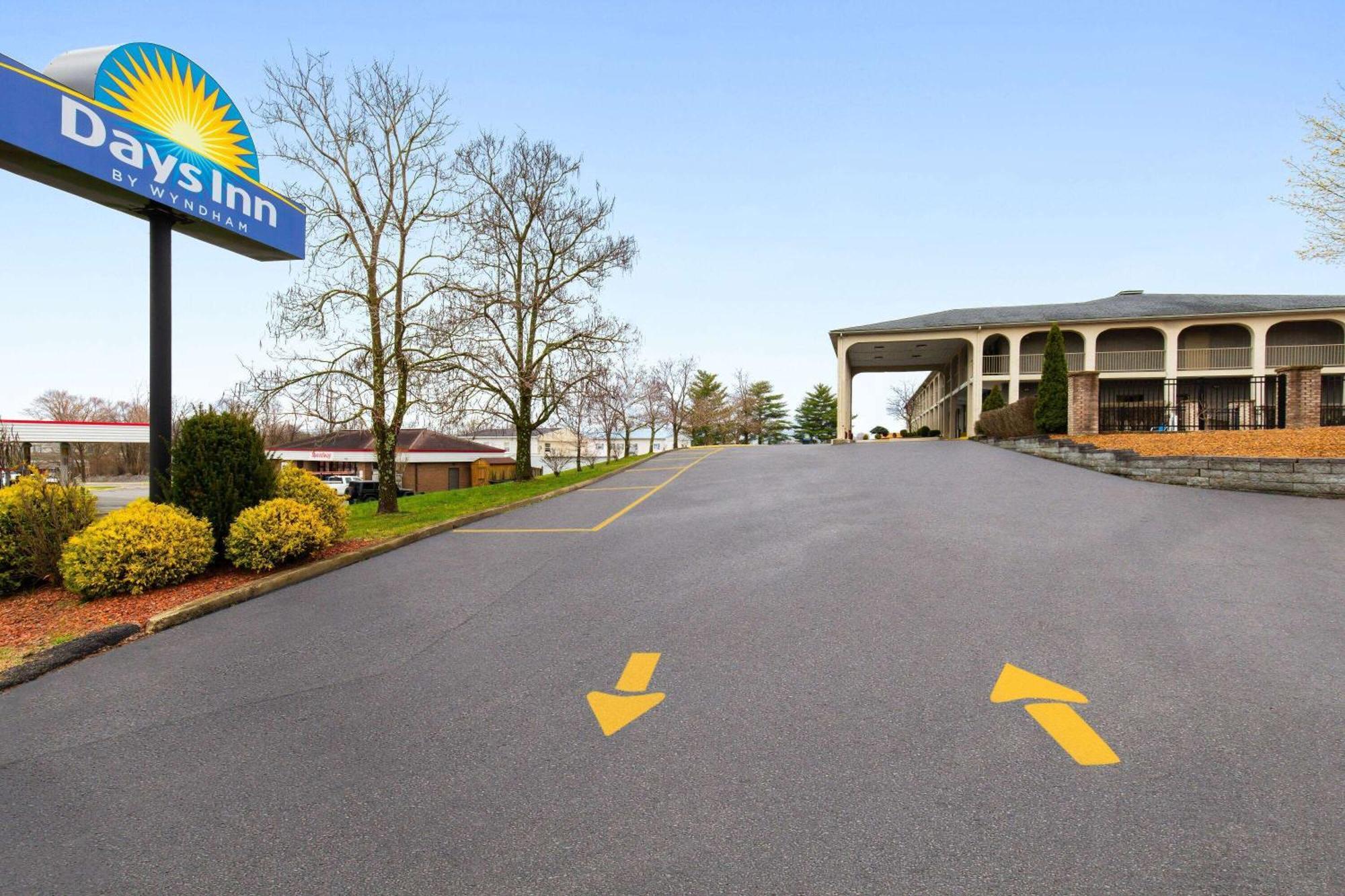 Days Inn By Wyndham Columbia Kentucky Dış mekan fotoğraf