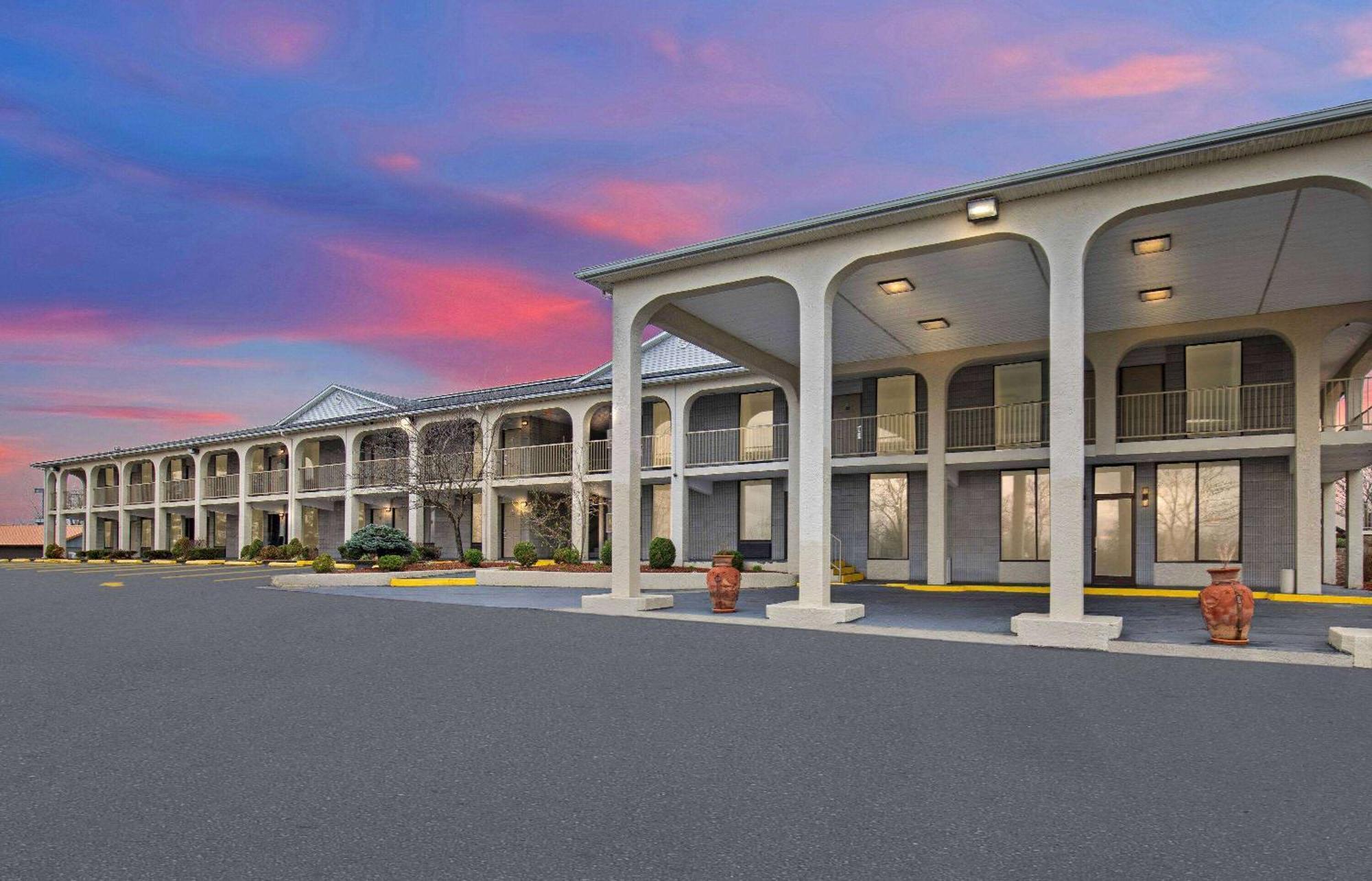 Days Inn By Wyndham Columbia Kentucky Dış mekan fotoğraf