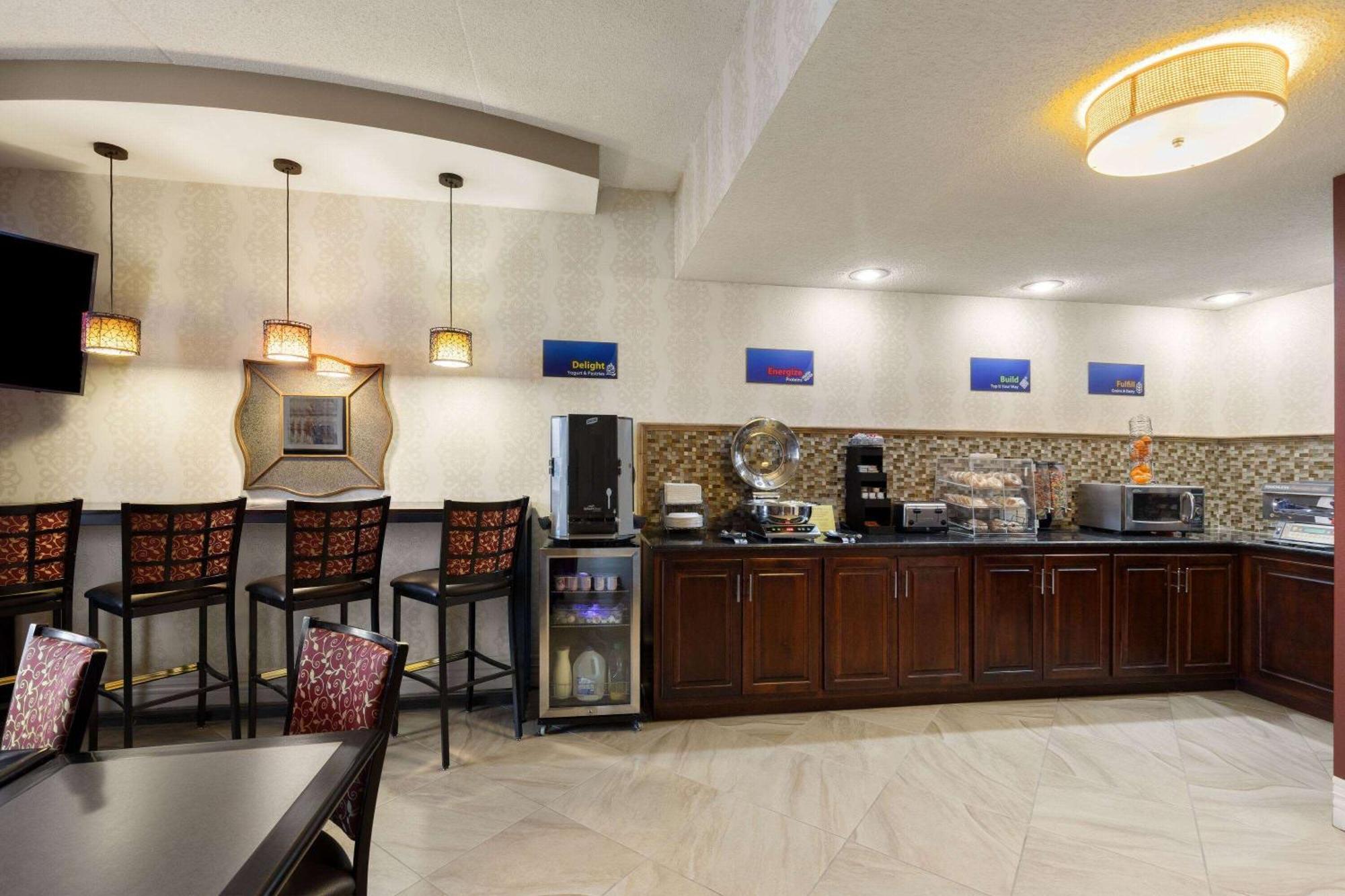 Days Inn By Wyndham Columbia Kentucky Dış mekan fotoğraf