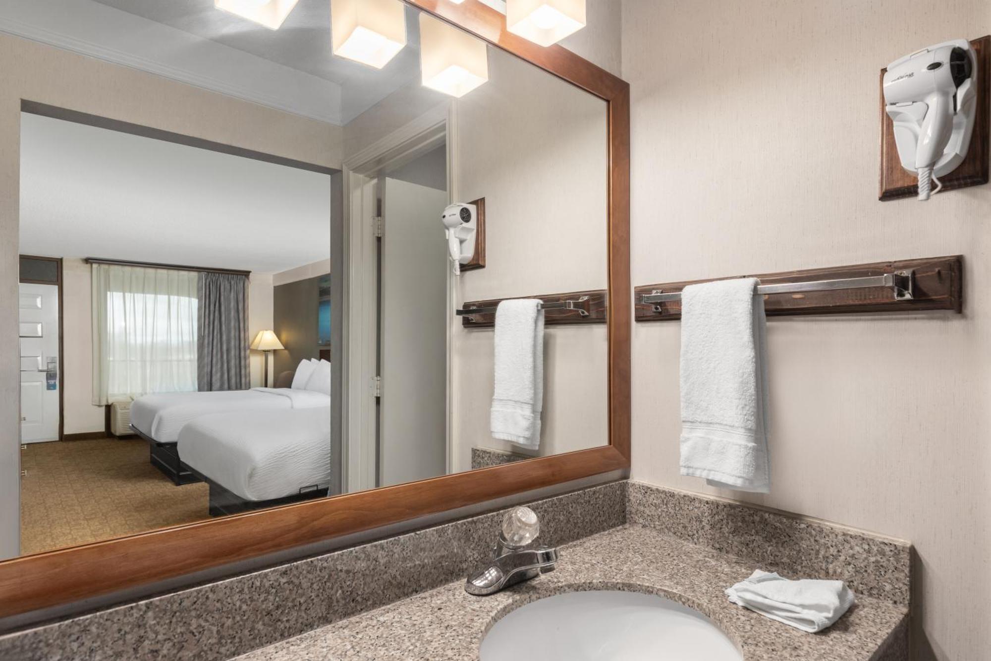 Days Inn By Wyndham Columbia Kentucky Dış mekan fotoğraf