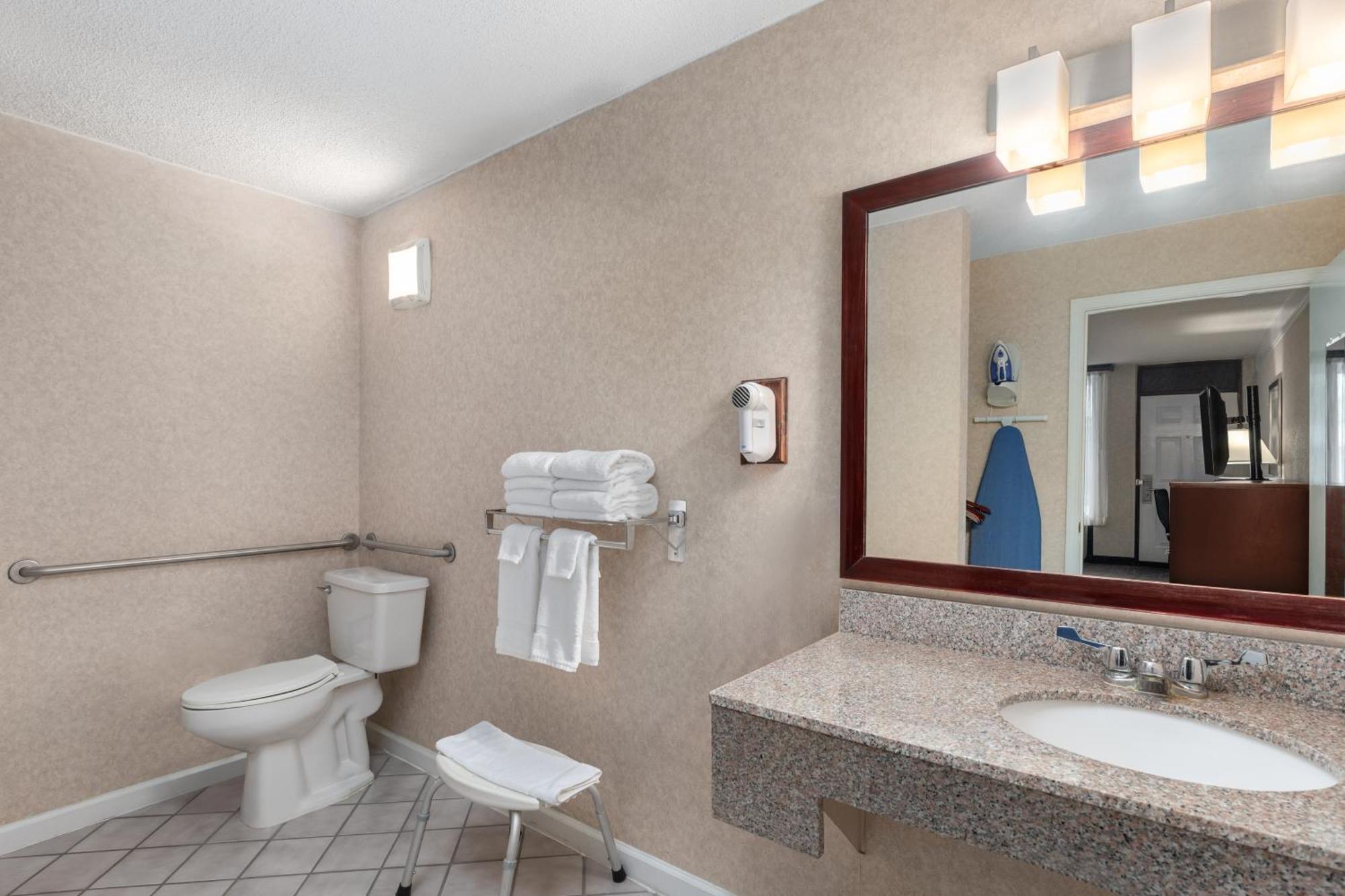 Days Inn By Wyndham Columbia Kentucky Dış mekan fotoğraf