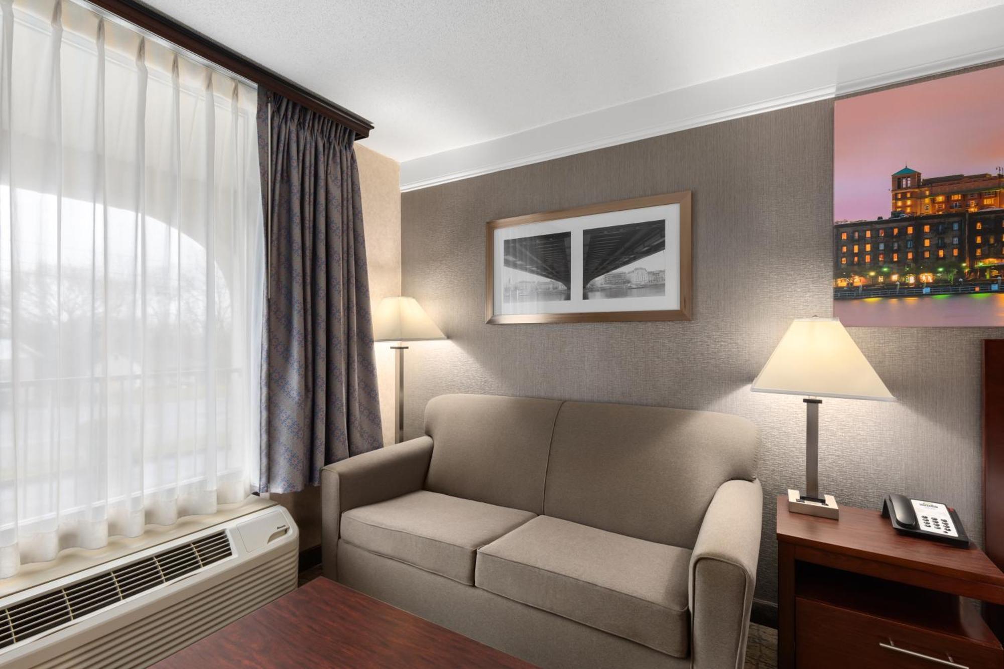 Days Inn By Wyndham Columbia Kentucky Dış mekan fotoğraf